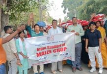 दर्जनों किसानों को पुर्व मुखिया प्रमोद कुमार सिंह के देखरेख में नव जागृति ने किया बीज वितरण